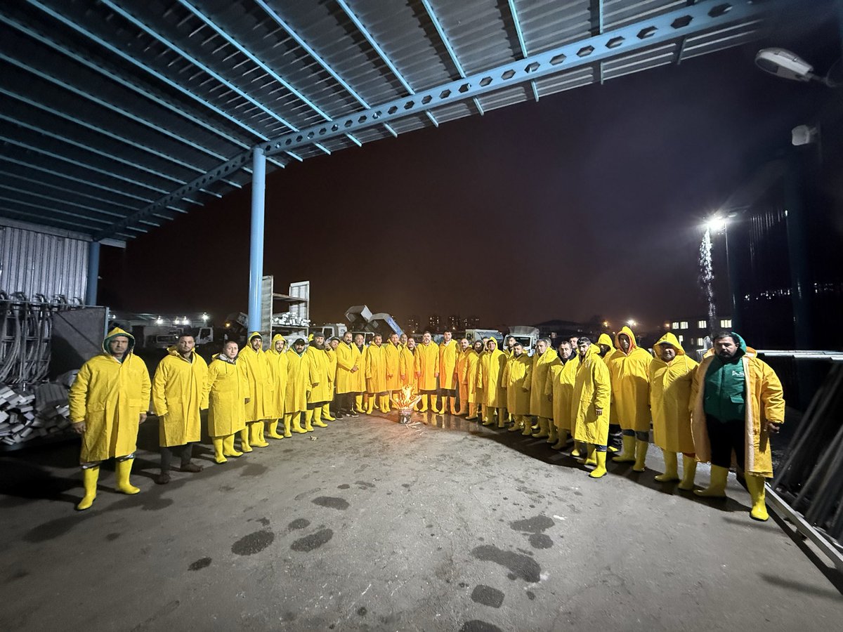 Ali başkanımızın talimatları doğrultusunda,Yoğun yağışın etkili olduğu Adana’da, fedakâr belediye personelimizle birlikte sahadayız.
Ani sel ve su baskınlarına karşı gerekli tüm tedbirleri alıyor, anbean süreci takip ediyoruz.
Emek veren tüm ekip arkadaşlarımıza teşekkür ediyorum