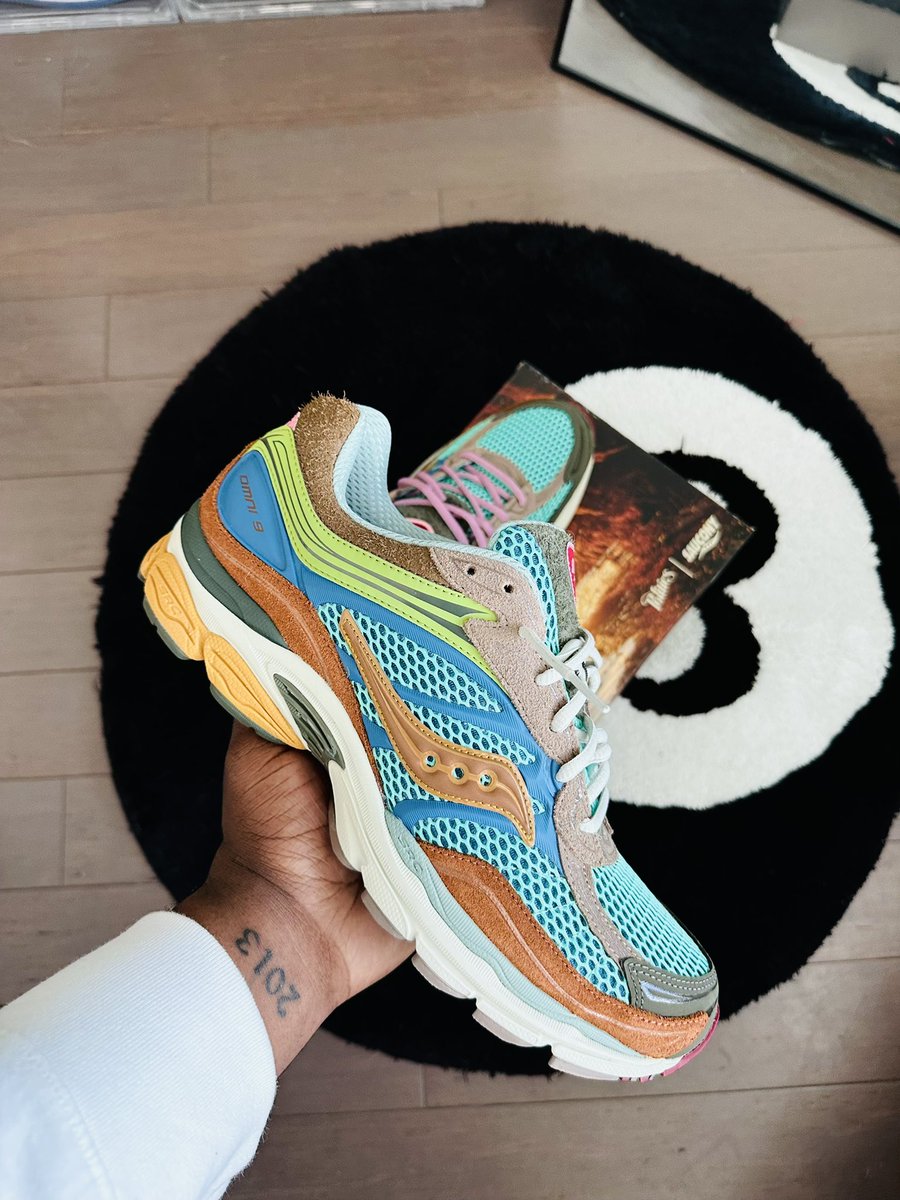 JaredAMoody's tweet image. Fuck it. 

“Sauce Pan x Moody” Giveaway 🎁

Shoe: Sneaker Politics x Saucony Omni 9 “Sportsman’s Paradise”

Rules: Like this tweet and must be following @SaucePan_Dan &amp;amp; @JaredAMoody 

Winner Announced: Tuesday, January 13th. 1PM Central.