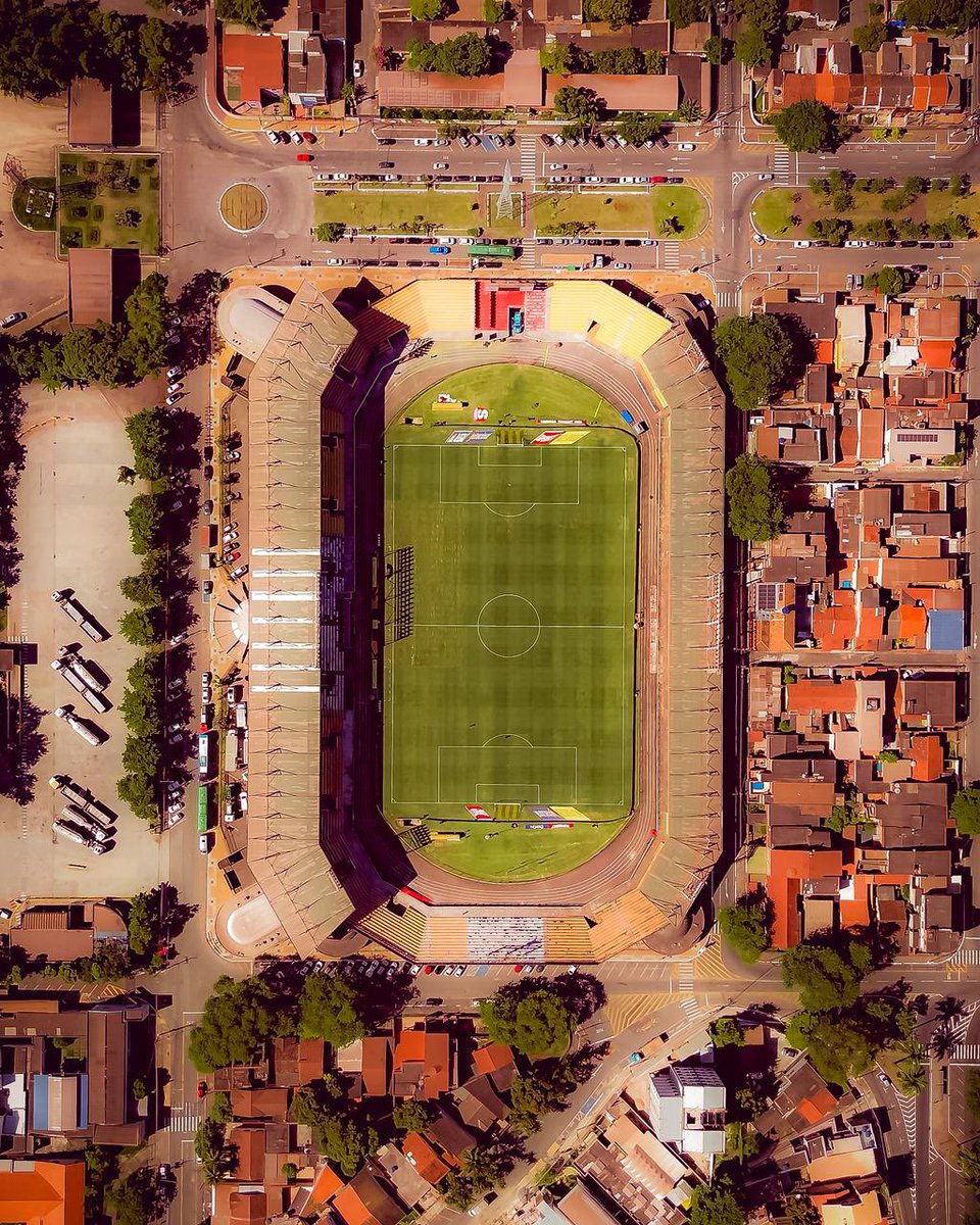 Flamengo's tweet image. Visão do urubu no primeiro do ano. O Flamengo vai entrar em campo!

#FLAxPOR