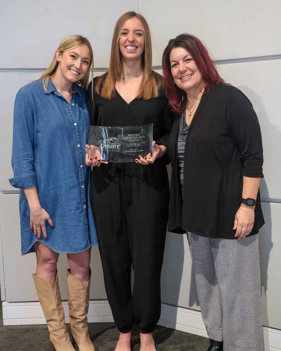 DruryVB's tweet photo. Congratulations to one of our newest Drury Athletics Hall of Famers, 𝗕𝗿𝗼𝗼𝗸𝗲 (𝗔𝗻𝘁𝗲𝗻𝗲𝗻) 𝗕𝘆𝗹!  

#OneDrury https://t.co/R090xU0qSc