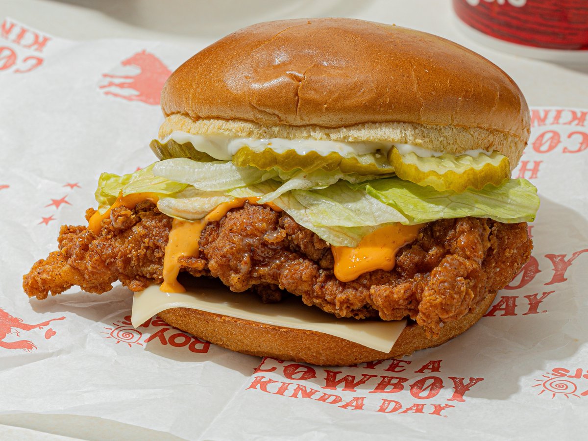 RoysRestaurants's tweet image. It may be freezing outside but our Texas Pete Sandwich is hotter than ever. 🔥😏
