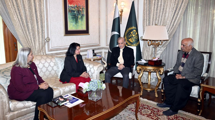 RadioPakistan's tweet image. Prime Minister says concerted efforts are being made to transform Pakistan into a regional hub of Information Technology
@PakPMO @CMShehbaz @IgnitePakistan @DigitalPak_GoP 
#DigitalPakistan #TechHub #Innovation 
radio.gov.pk/11-01-2026/pro…