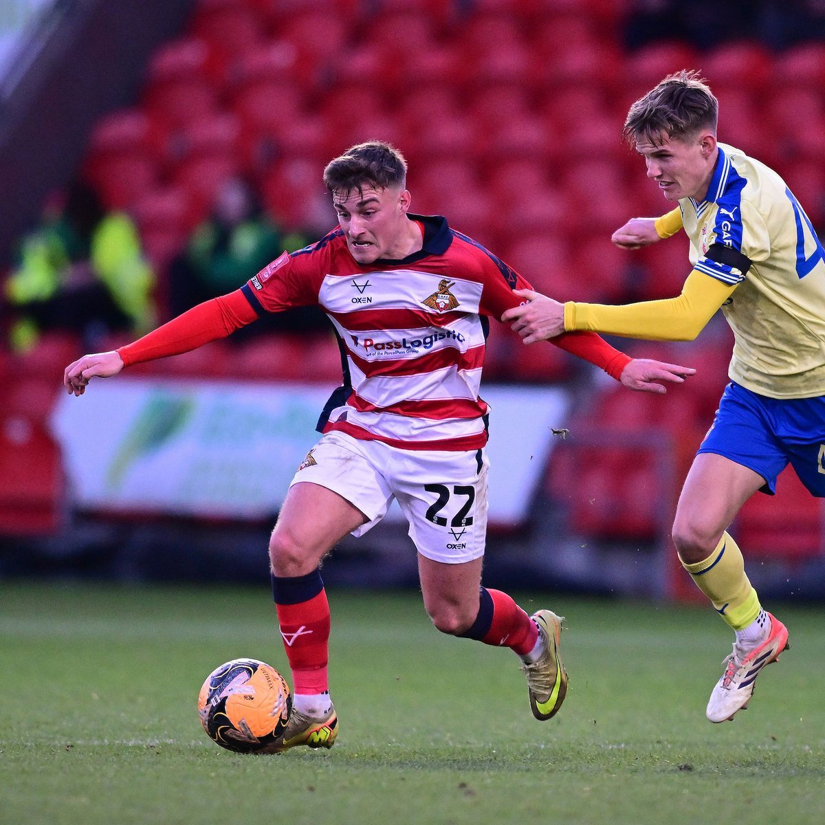 drfc_official's tweet photo. 💬 | “He’s aggressive, he can handle the ball, take the ball. He’s brave and probably emphasises everything I like. I want to get more of the boys to be similar to Gottsy in terms of that bravery."
- Grant McCann's praise for Robbie Gotts

🗞️
https://t.co/kXTSdwmsS7

#DRFC https://t.co/QKWMs1OZNM