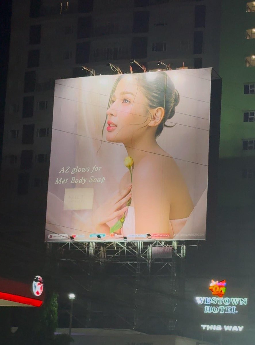 Sparkle_GMA's tweet image. POV: Walking through Bacolod and seeing this stunner. 🤩 AZ Martinez taking over the MET billboard! ✨

📷 Therese Telmoso

#AZMartinez
