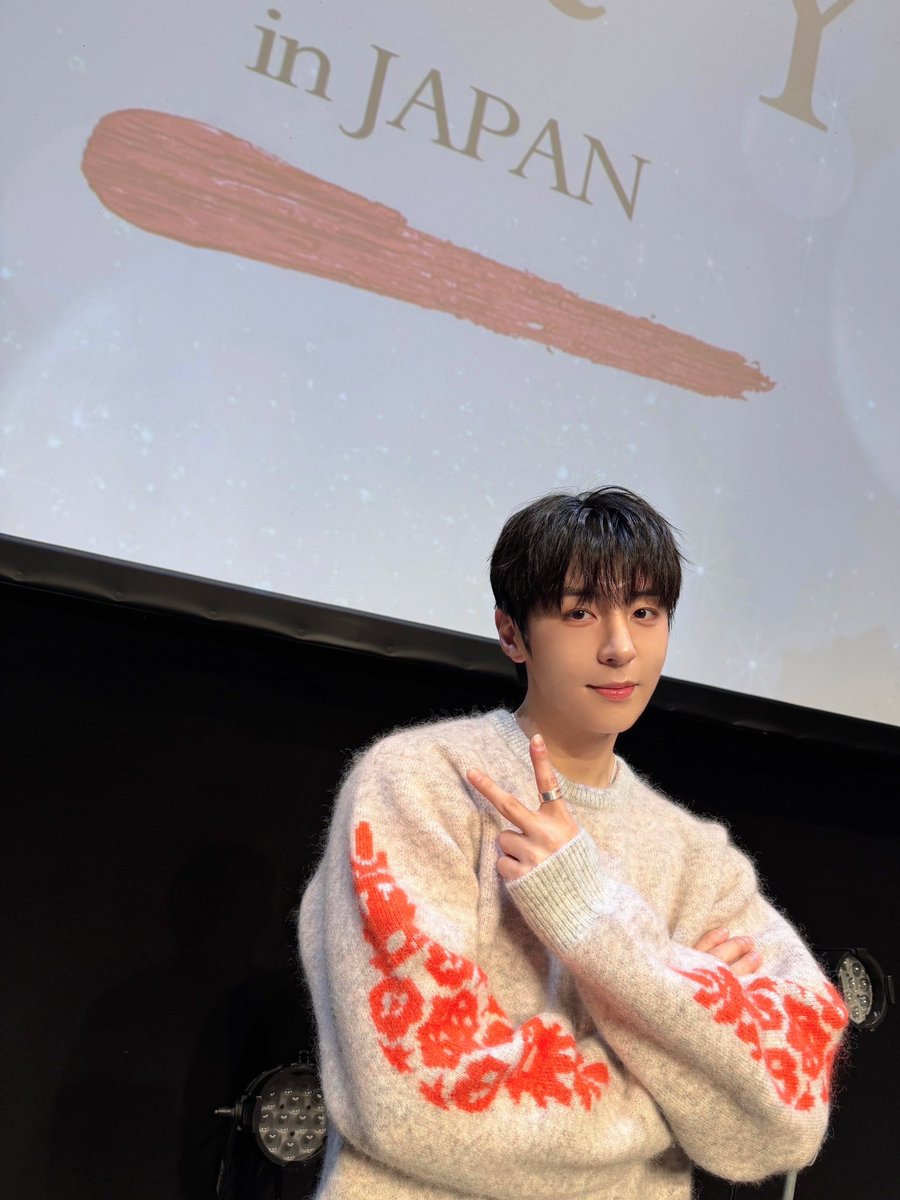yun_n_OFFICIAL's tweet photo. [📸] 260111 CHOI SUNGYUN FAN MEETING TOUR : <YOU＆YUN> in TOKYO 2일차 완료✔️

오늘 성윤님 ビジュイイじゃん ~😎👍
니스의 끝사랑, 성윤님의 무대 어떠셨나요?💖
다음 팬미팅에서도 待ってるよ!🐰

#최성윤 #CHOISUNGYUN #AURORA
#CHOISUNGYUNFANMEETINGTOUR_YOU_YUN_in_TOKYO https://t.co/V3JUFCG3qz