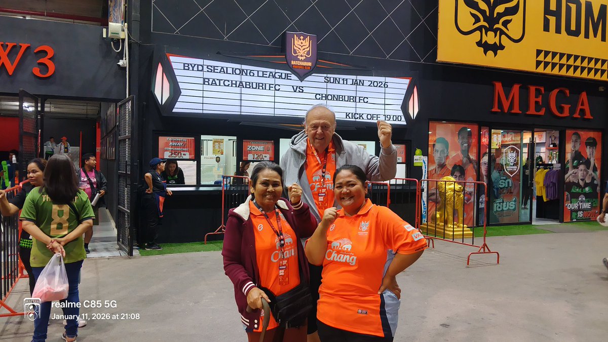 3,947 attendance at Ratchaburi Stadium. A game of two halves talk about rollercoaster.  Ukrit - outstanding. Save after save he kept the Sharks at bay.  

Dragons 1-0 Sharks

We sit in 2nd place 🐲🧡