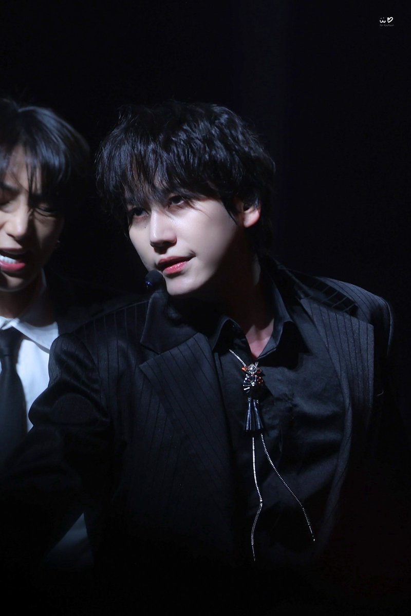 신세계의 존재를 확인시켜주겠어