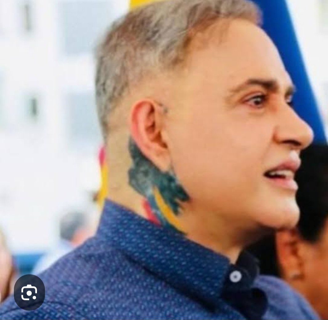 Tarek William Saap tiene días que no porta por la Fuscalia.  Es culpable por el arresto de miles de inocentes. Las cárceles están llenas de presos políticos enviados por ese tipo raro y con maridos, jalabolas de Maduro.