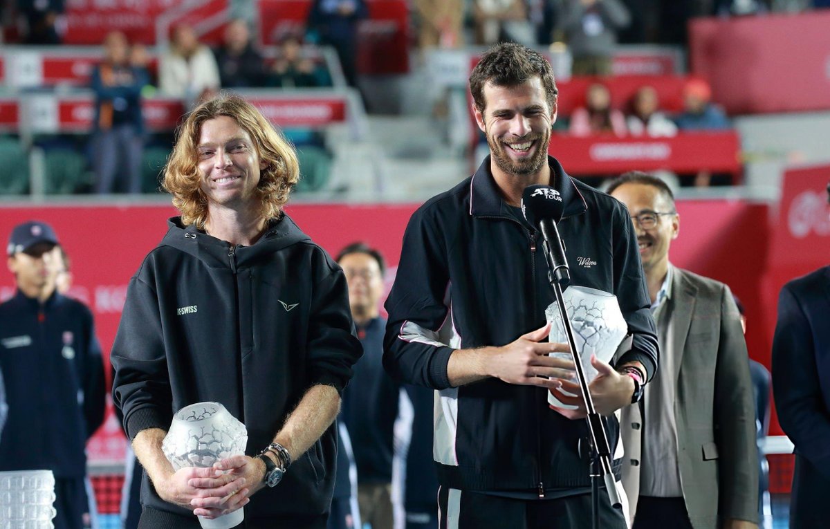 aarublevnews's tweet image. Photos from the Hong Kong doubles trophy ceremony

📷 Eurasia Sport Images / Getty