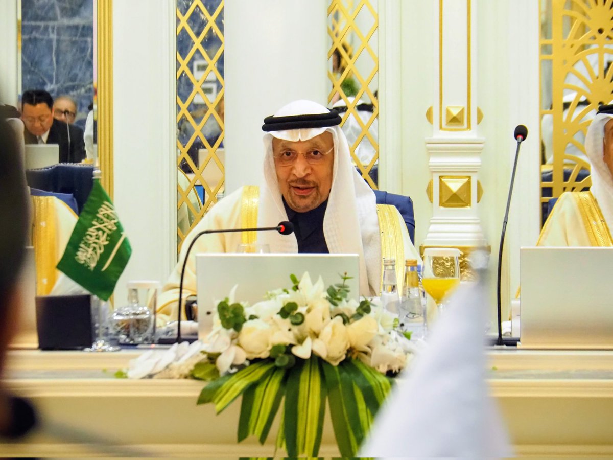 サウジアラビア出張中の赤澤大臣は、ファーレフ投資大臣と会談。相互