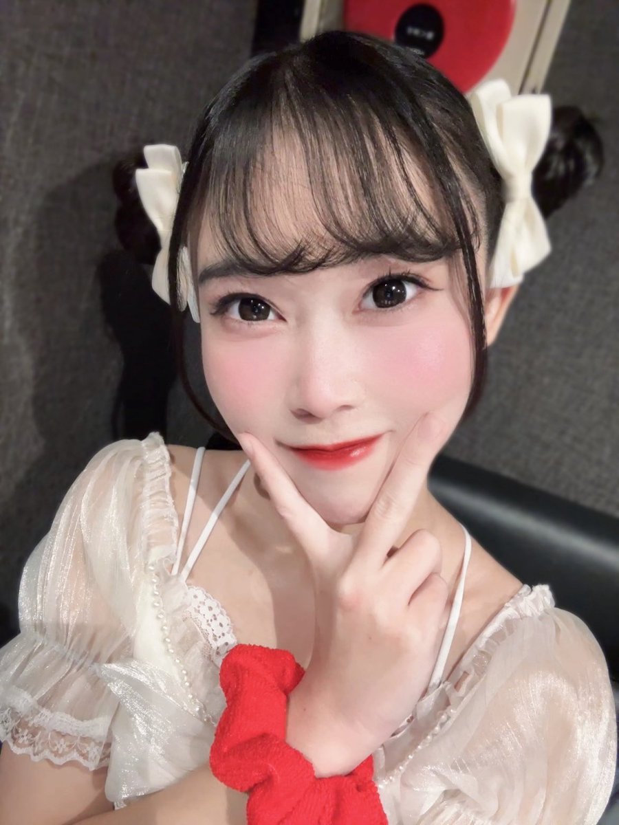 momo_suenaga's tweet photo. 本日は #cherrybomb #9 
ありがとうございました🥹❣️

今日はフロアが溢れかえるほどたくさんのお客様に来ていただき…！！！

初めて(!?)女性のお客様がチェキ撮ってくださったり、
#ロボット2025 からのお客様が撮影会を経て初 #ユメマニ してくださったり👀✨
デビュー当初から応援してくれてる方 https://t.co/UFxNJb4Hqp