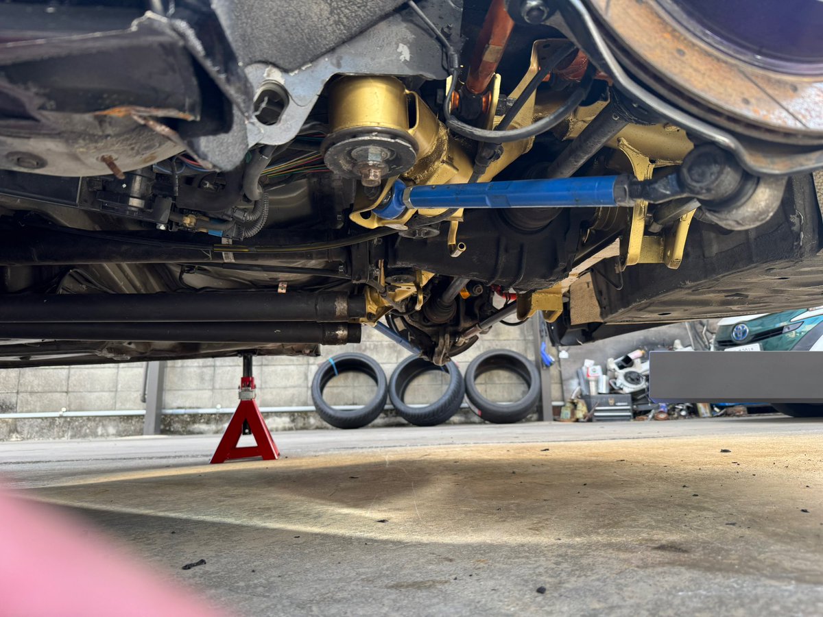 Hyumalatte's tweet image. シャコタンを作るのってほんとめんどくさいけど、形見えてくると楽しい🤞
まだまだ作業残ってるけど、フロア、トンネル、前後メンバーとフロント足回りと着々と進んで来ている！
トランク床貼って燃タン置けるかな…🤔
置けなかったら、エアサスユニット室内行き😂

#シャコタン
#製作中
#LS430