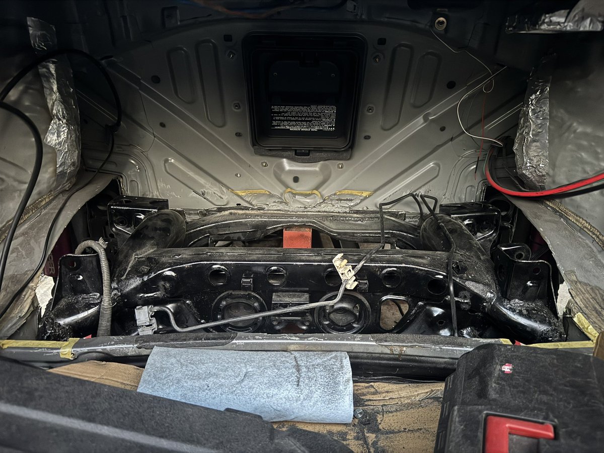 Hyumalatte's tweet image. シャコタンを作るのってほんとめんどくさいけど、形見えてくると楽しい🤞
まだまだ作業残ってるけど、フロア、トンネル、前後メンバーとフロント足回りと着々と進んで来ている！
トランク床貼って燃タン置けるかな…🤔
置けなかったら、エアサスユニット室内行き😂

#シャコタン
#製作中
#LS430