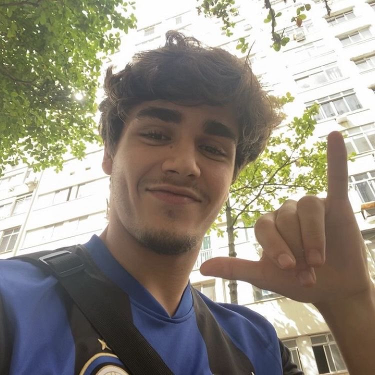 youralpho's tweet image. soft──bios      ·⠀   ⠀
⠀         ㅤ⠀⸻ teu piazinho maconheiro favorito.