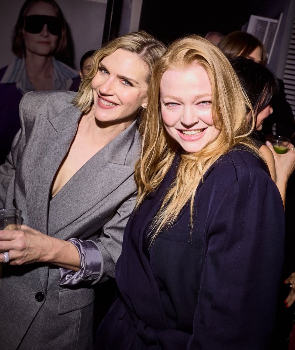 bestofsnook's tweet photo. 📸 | Sarah Snook and Rhea Seehorn at the W Magazine party https://t.co/kO3U8X5Lb2