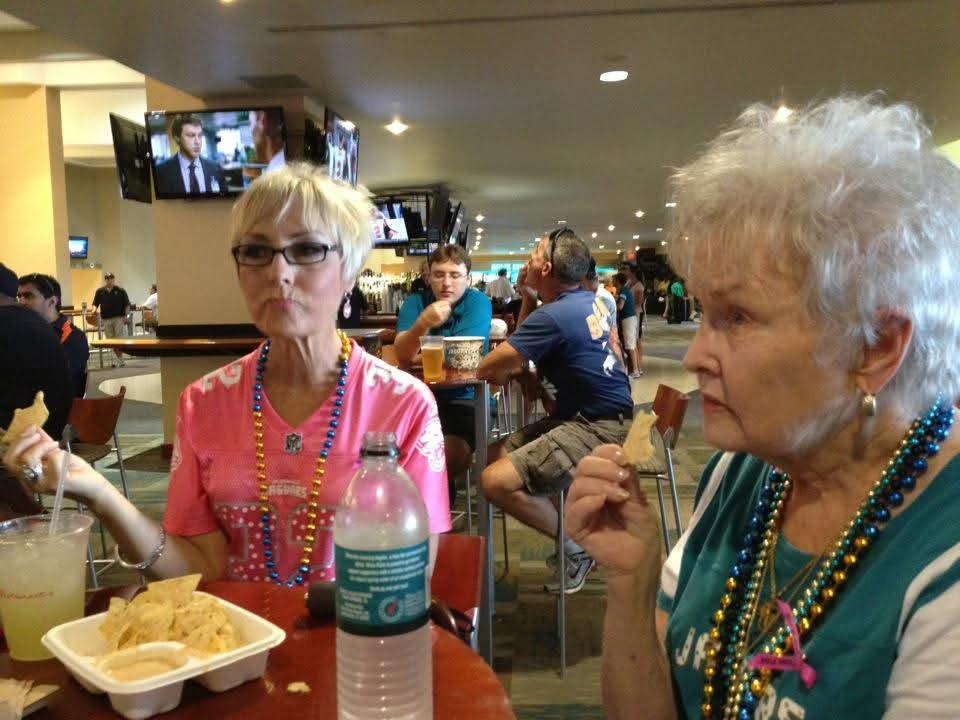 GenaLineDancer's tweet image. Duval, it's time to rally. LFG, @Jaguars. My mother will be with the Jags in spirit; this was from a game she loved, featuring the Bears against the Jaguars.