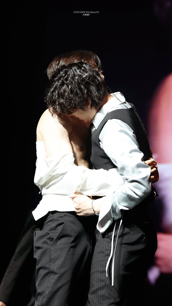 _jungsooheechul's tweet photo. #TeukChul #TeukHee
#83line
💙💙💙💙❤️❤️❤️❤️ https://t.co/y6smbpjE9l