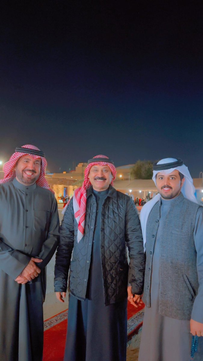 DiwaniyaOfPoets's tweet photo. الشيخ مبارك ناصر دعيج جابر العلي الصباح وسعادة محافظ الجهراء حمد جاسم الحبشي وامين سر ديوانيه شعراء النبط السيد نصار الخمسان وعضو الديوانيه الشاعر العلم حزام الشاهين والسيد نايف بن معلج في احتفاليات #القصر_الاحمر في #الجهراء https://t.co/fHXSdpCnwH