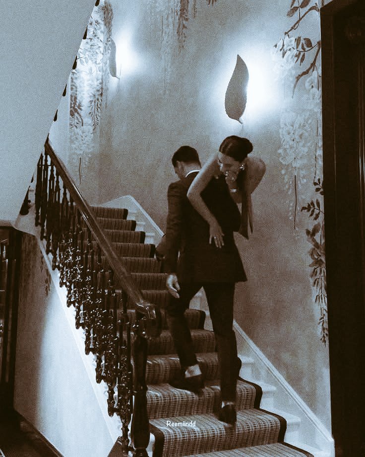 "...cuando te acaricié me di 
cuenta, que había vivido toda 
mi vida con las manos vacías".

    - Alejandro Jodorowsky.