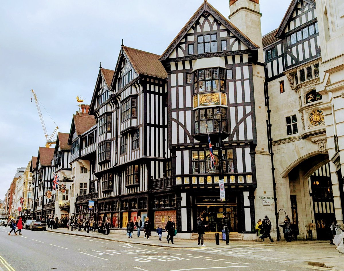 myartfoodtravel's tweet photo. Timeless style behind a Tudor façade 🖤🏛️
Liberty London — an iconic store where craftsmanship, pattern, and British creativity come together in the heart of the West End.
#LibertyLondon #LondonShopping #BritishDesign #UKIcons #WestEnd #VisitLondon https://t.co/Z1syIz644T