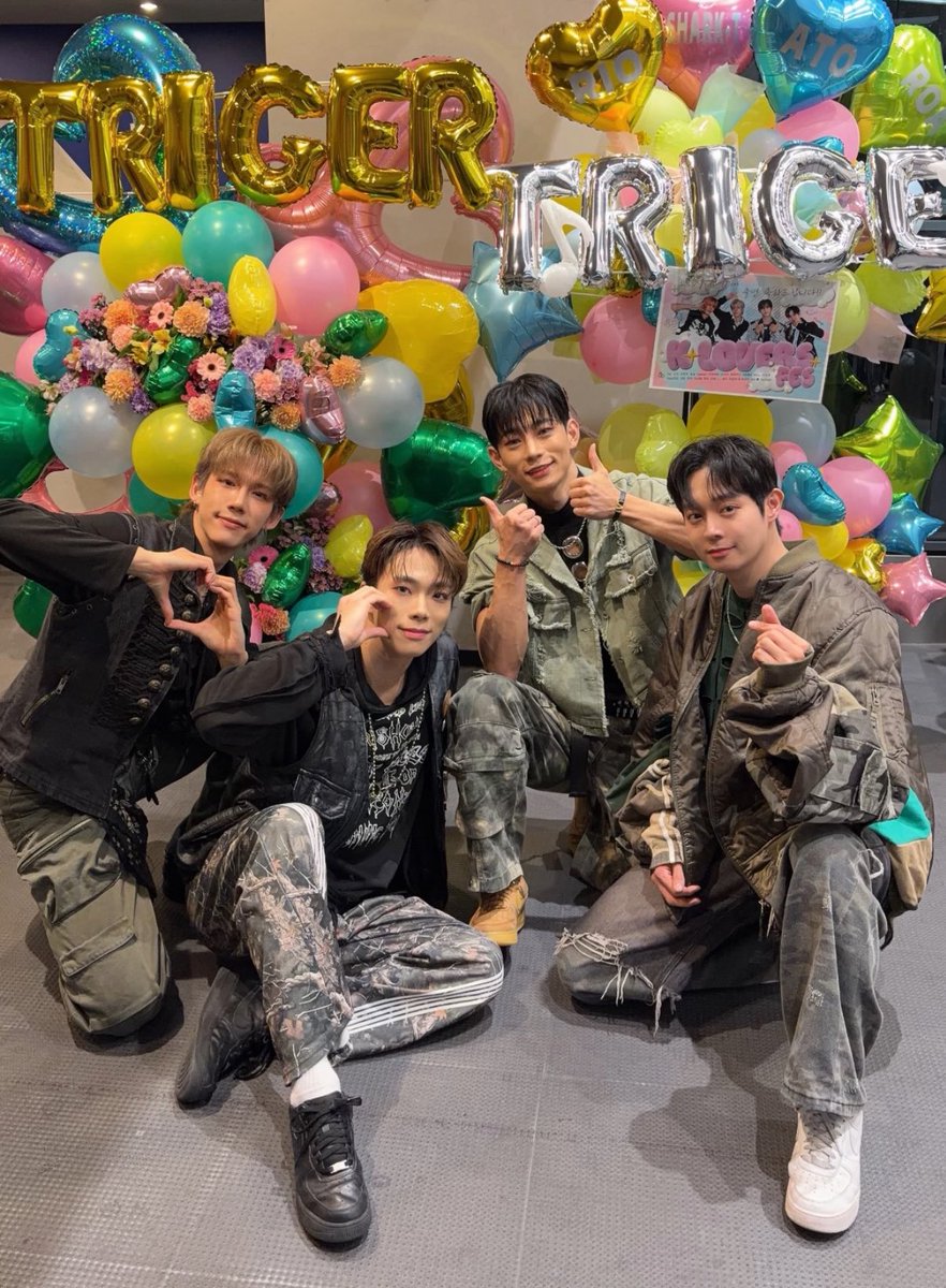 trigger_jp's tweet image. 2026.01.11

┏････━━━━━━━━━━━━━━━━┓
☆  𝗞-𝗟𝗢𝗩𝗘𝗥𝗦 𝗙𝗘𝗦 𝟮𝟬𝟮𝟲 𝗡𝗘𝗪 𝗬𝗘𝗔𝗥 𝘃𝗼𝗹.𝟮𝟰  ☆
┗━━━━━━━━━━━━━━━━････┛

#kloversfes 
#TRIGER #트리거 #トリガー