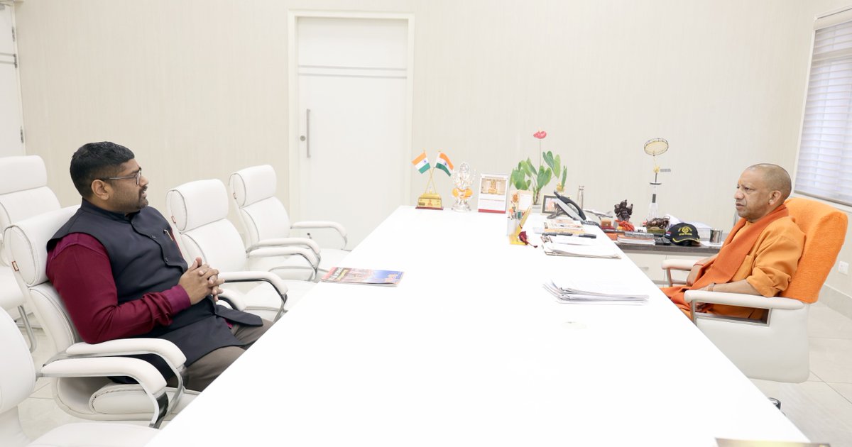 मुख्यमंत्री श्री <a href="/myogiadityanath/">Yogi Adityanath</a> जी महाराज से आज लखनऊ में विश्व हिन्दू परिषद, अवध प्रान्त, लखनऊ के प्रान्त प्रचार प्रमुख श्री नृपेन्द्र विक्रम सिंह जी ने शिष्टाचार भेंट की।