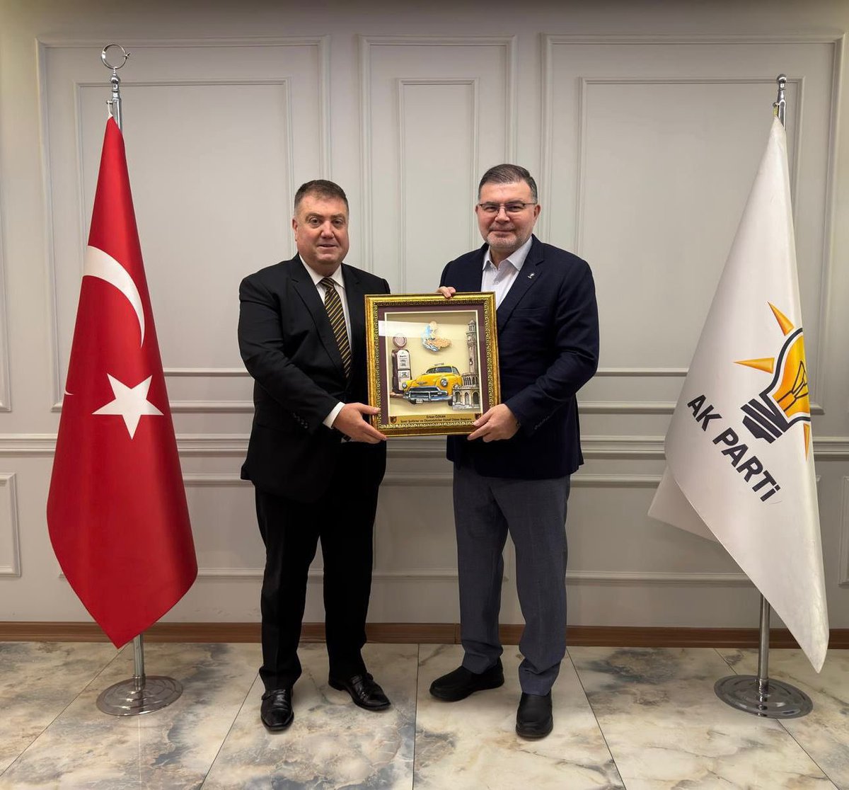 İzmir Şoförler ve Otomobilciler Esnaf Odası’nın seçimli genel kurulunda güven tazeleyen Sn. Erkan Özkan’ı tebrik ediyorum.

Şoför esnafımızın iradesiyle üstlenilen bu önemli görevin hayırlı olmasını diliyor; esnafımıza hizmet yolunda kendisine ve yönetimine başarılar temenni