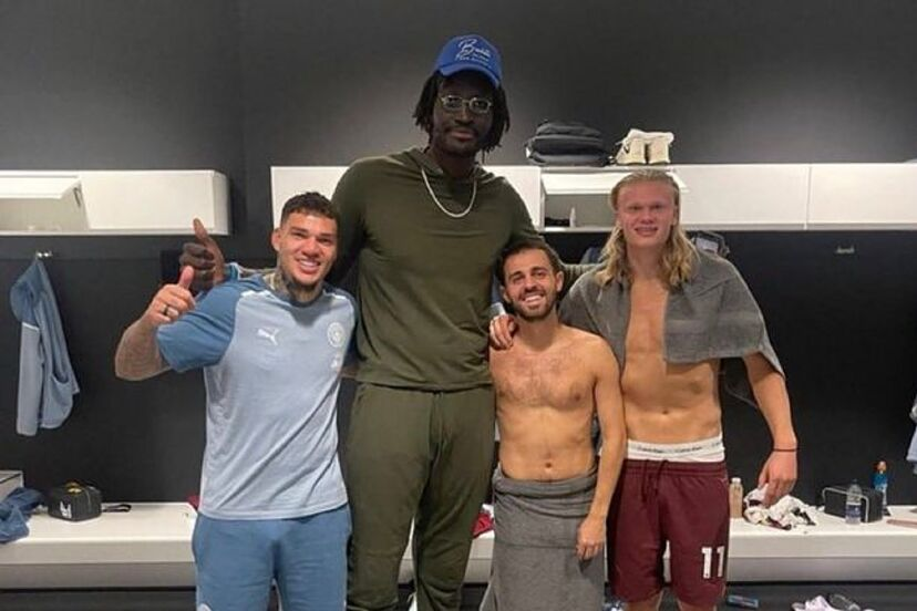 🧍🏻‍♂️ Estos son los 10 países con el promedio de altura más alto en hombres:

1. 🇳🇱 Países Bajos - 184 cm
2. 🇲🇪 Montenegro - 183 cm
3. 🇪🇪 Estonia - 183 cm
4. 🇧🇦 Bosnia - 182 cm
5. 🇮🇸 Islandia - 182 cm
6. 🇩🇰 Dinamarca- 182 cm
7. 🇨🇿 República Checa - 181 cm
8. 🇱🇻 Latvia - 181 cm
9. 🇸🇰