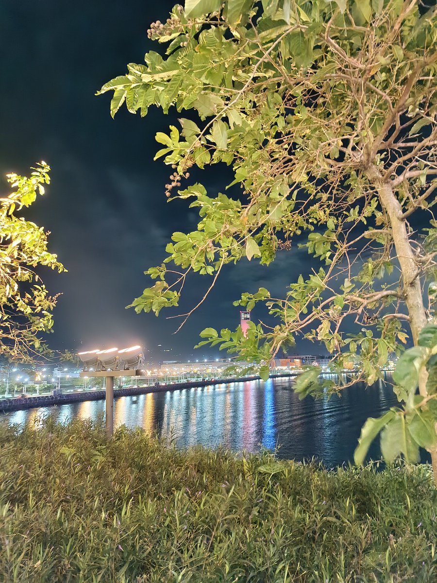 aedmhonx1988's tweet photo. Just roaming around cebu city. Then naabot ug NUSTAR. Basta free ride. why not.
#NUSTAR #cebucity #cebu https://t.co/QJsABS7AlD