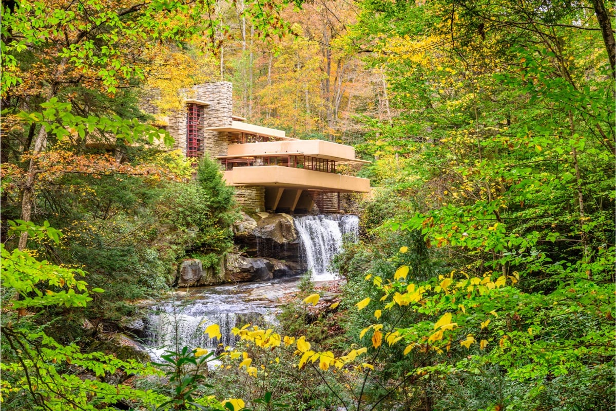 leftythfc's tweet image. The belief that architecture is the closest form of art to nature directly influenced the Organic Architecture movement. That movement encouraged harmony between human structures and the environment, with buildings that blended in with their sites, rather than imposing upon them.