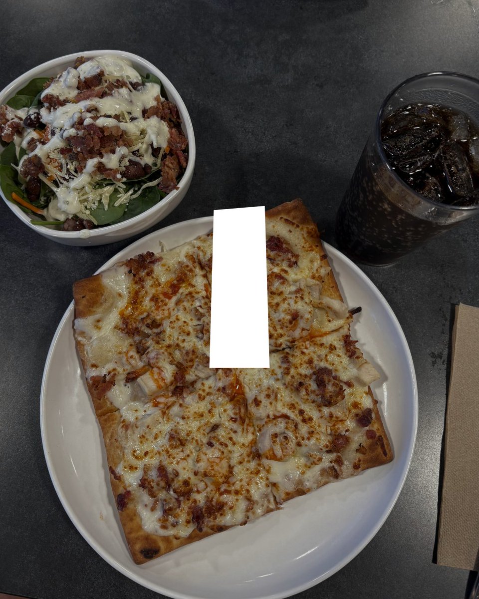 Rockhurstdining's tweet image. 1 day until the spring semester is off to a start! Be sure to stop by the TMDR during our hours today from 4:00-6:30pm! 🍽️