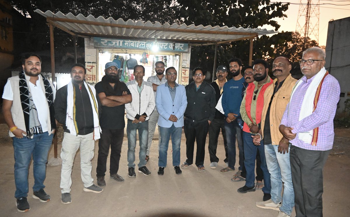 आज कांकेर प्रवास के दौरान स्वर्गीय श्री शकील अहमद जी के पुत्र शोएब अहमद एवं शोकाकुल परिजनों से भेंट कर गहरी संवेदनाएँ व्यक्त कीं।

ईश्वर से प्रार्थना है कि दिवंगत आत्मा को शांति प्रदान करें तथा शोक संतप्त परिवार को इस कठिन समय में संबल, शक्ति एवं धैर्य प्रदान करें।💐