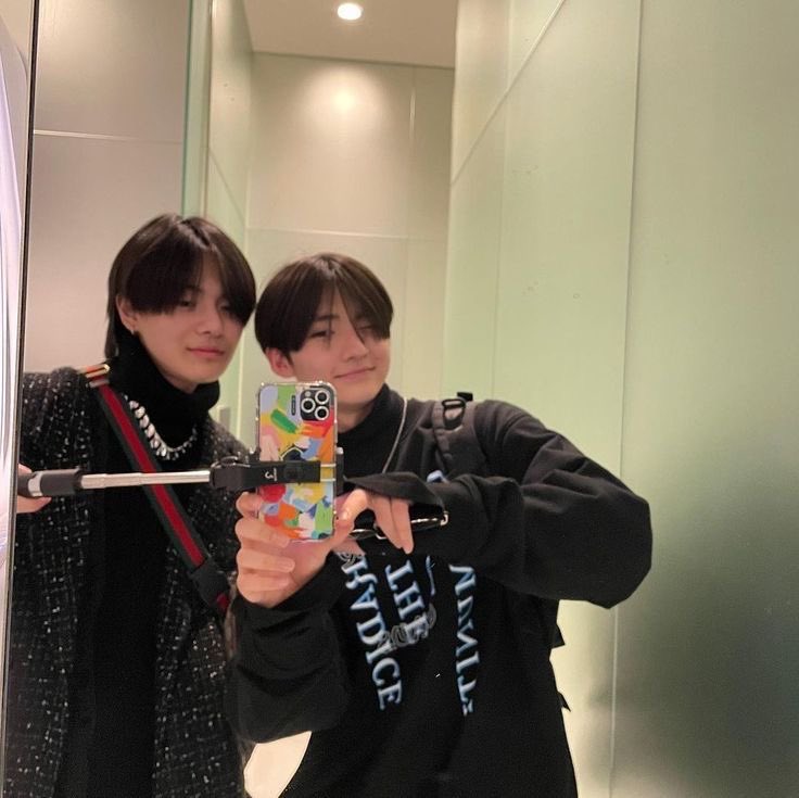 wondeul's tweet image. dear leo and sangwon,

one of the biggest plot twists of 2025 for me was finding my way back to you.

i first found you in 2021 and without realizing it, you slowly became my comfort. when ‘that’ happened, it hurt more than i expected and i needed time away from everything.

but…