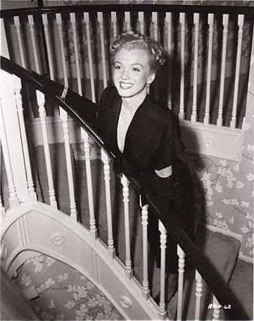 Clubpassionmar2's tweet photo. Bonne journée de dimanche.
Have a sweet Sunday.
#marilynmonroe #Marilyn #clubpassionmarilyn #edclark https://t.co/UUlXo5jNdu