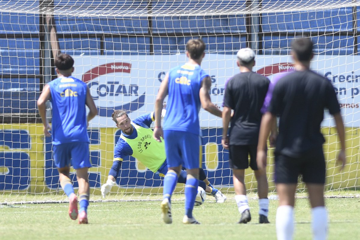 RosarioCentral's tweet image. 🇺🇦💪🏻 Dos triunfos en la jornada de amistosos ante Villa Dálmine

El Canalla se impuso 3-0 y 2-0 respectivamente.

Los detalles de los partidos 📝 rosariocentral.com/noticia/dos-tr…
