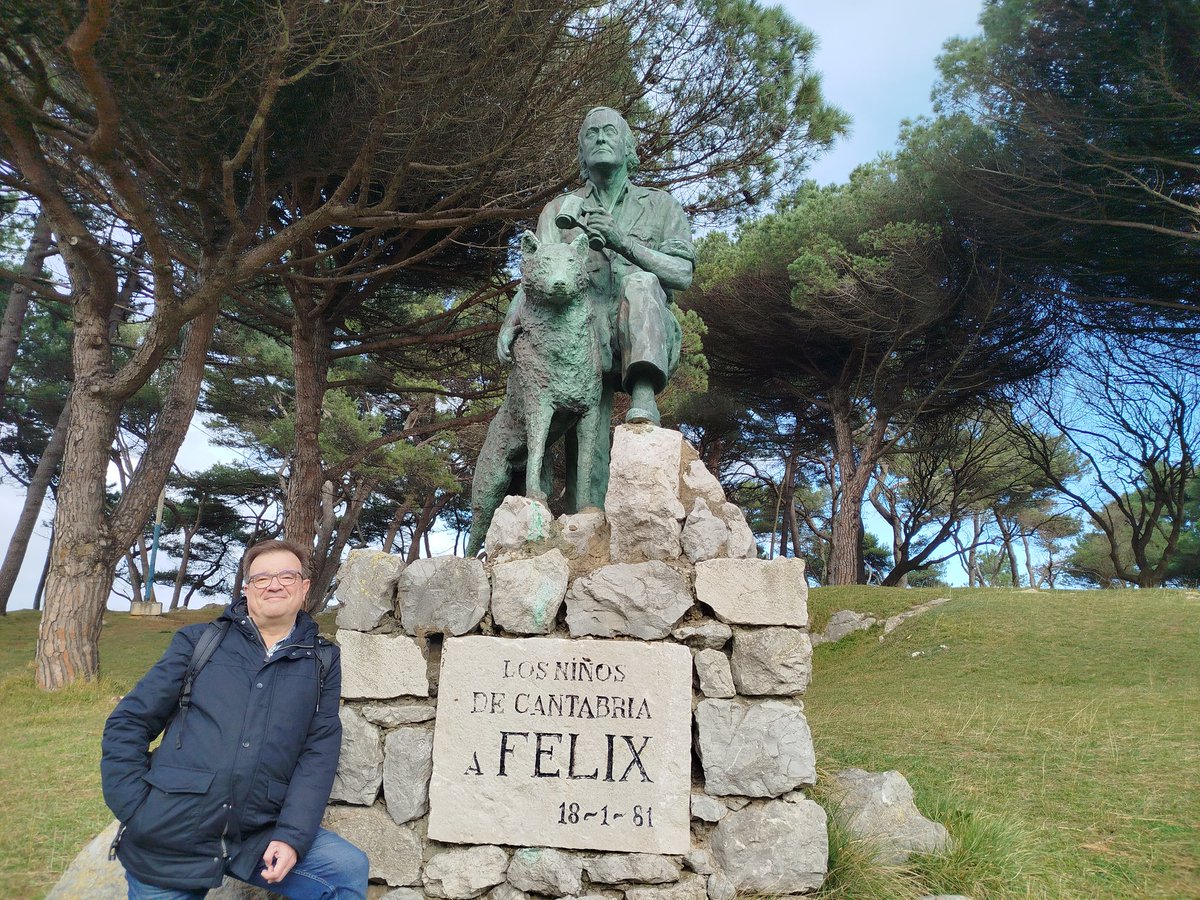 Aquí está Félix Rodríguez de la Fuente, defensor del #lobo cuando aún se le llamaba alimaña. Cazarlo hoy es traicionar su legado.

Hoy, en los montes de #Cantabria, algunos quieren volver atrás a base de escopeta.

El lobo no sobra. Sobra la ignorancia.

#LoboVivo #LoboMarley