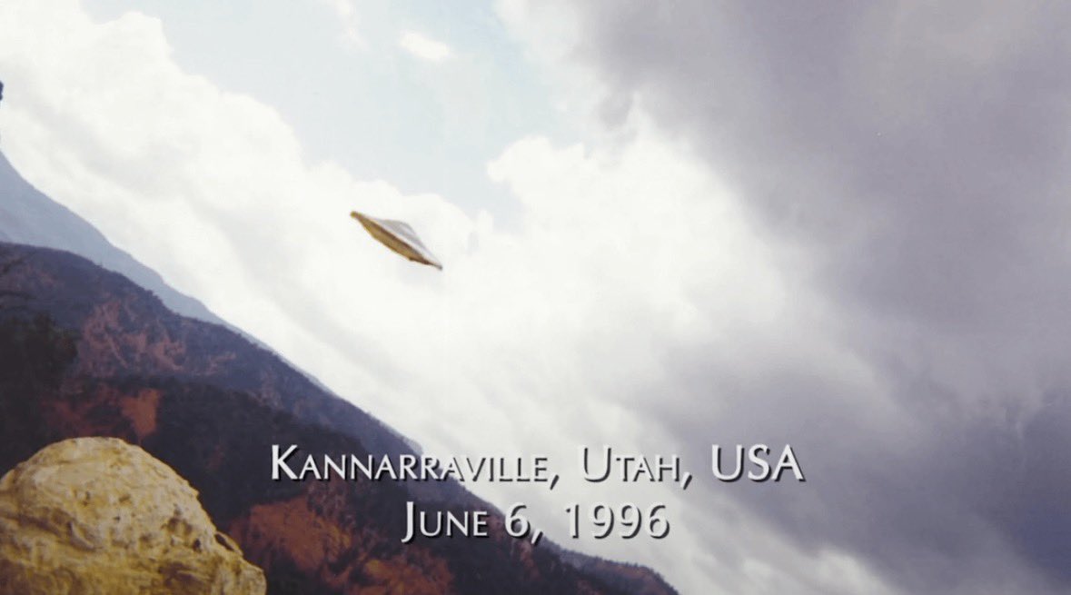 (Images): “UFO’s Photographed By Various Eyewitnesses”

Photo One 

Location: Fyffe, Alabama
Date: 1976

Photo Two

Location: Scottsdale Arizona
Date: October 3, 1995

Photo Three

Location: Kanarraville, Utah
Date: June 6, 1996

🚬👀 #anonymoushadoww #ufotwitter #uaptwitter