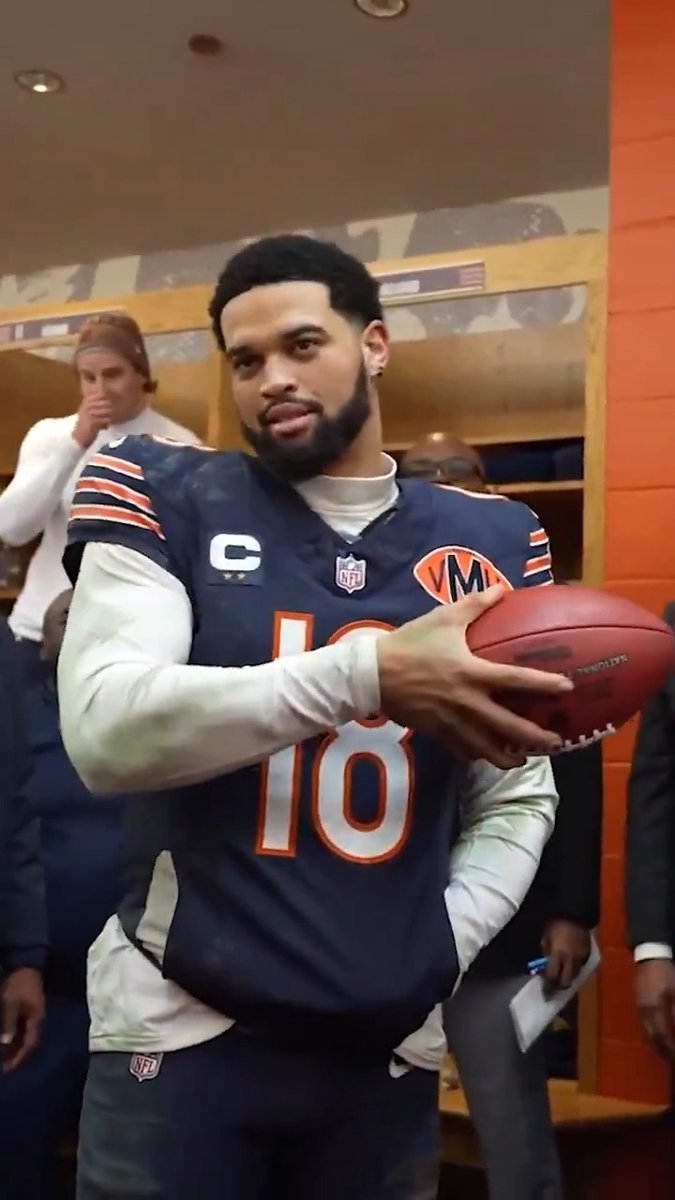 .@CALEBcsw got emotional talking about what Ben Johnson means to him and this team 🫶
(via @ChicagoBears)