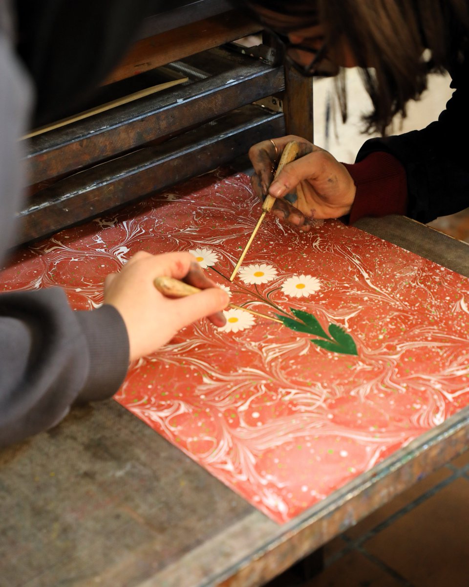 İstanbul Tasarım Merkezi’nde “Eda Özbekkangay ile Ebru Atölyesi” devam ediyor.

Atölye Günleri ve Saatleri:
Hafta içi: Perşembe, 13.00 - 16.00
Hafta sonu: Cumartesi, 13.00 - 16.00

Detaylı bilgi ve ön kayıt için: 👉 istanbultasarimmerkezi.org