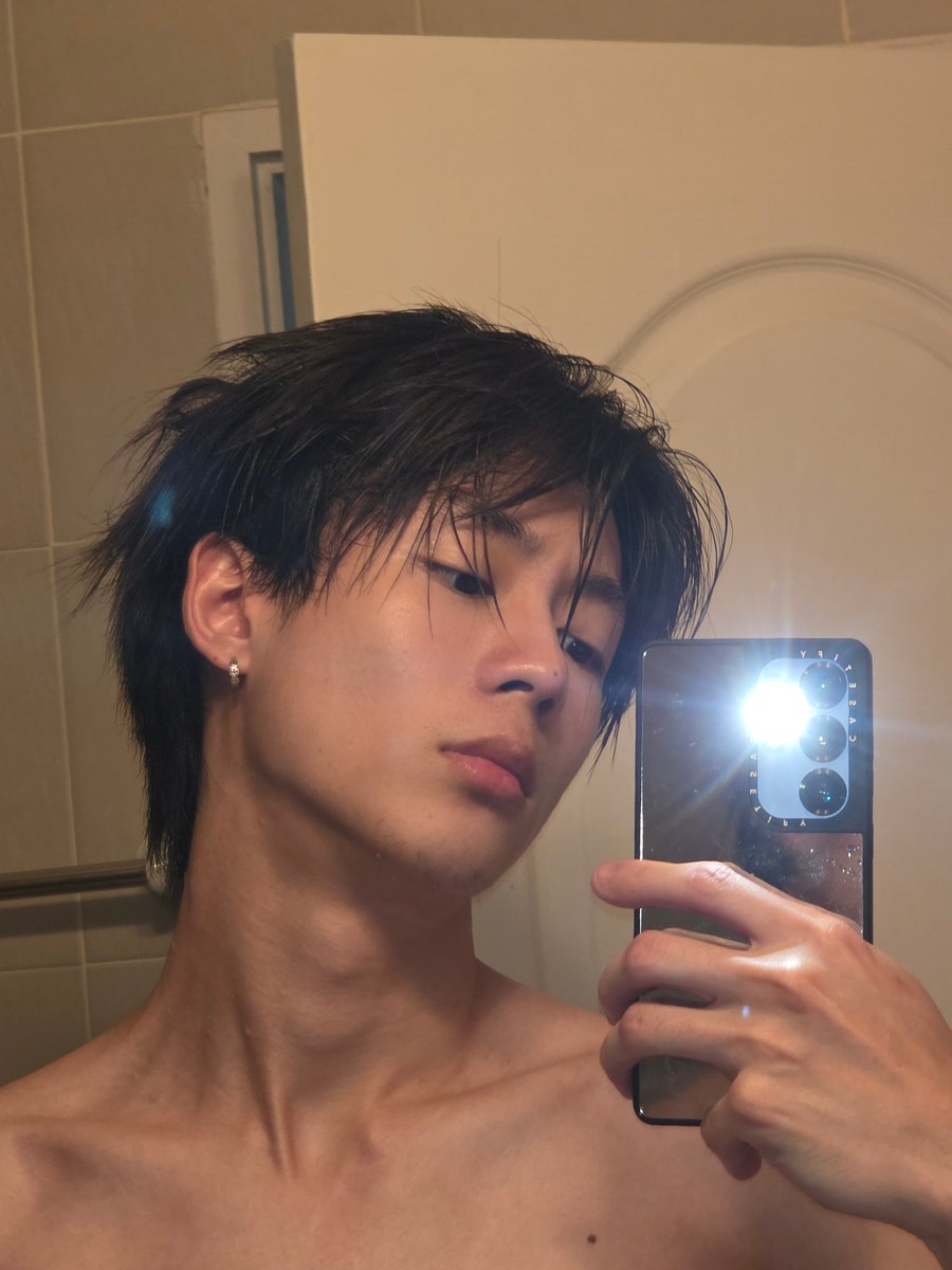 new_chayapakkkk's tweet image. Goodnight 🤫🤫