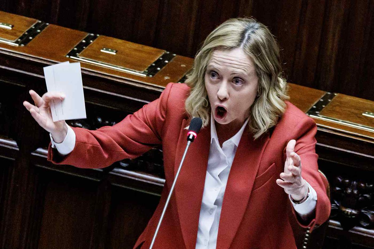 L'opera di delegittimazione e attacco della Magistratura da parte di #Meloni, ha raggiunto livelli che nemmeno ai tempi di #Berlusconi si erano visti. Far passare il messaggio che organi dello Stato boicottino il governo, è gravissimo. Significa indicarli 1/2