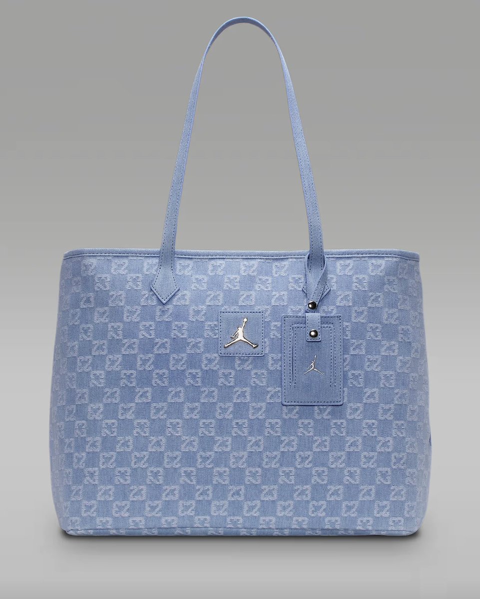 SOLELINKS's tweet photo. Ad: Jordan Monogram Tote Bag 'Denim Blue' on sale for $49.99 + FREE shipping => https://t.co/IS1dzTyE0Y https://t.co/6O6qgzTDao