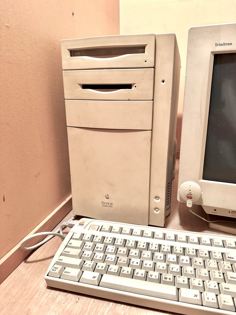 実家の物置に佇むQuadra800！ 今日行った際に撮った写真です。 年始に