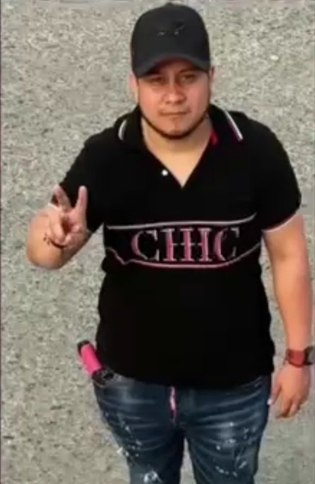 Justiciero17530's tweet photo. estos son los que tienen en sosobra a puerto lopez y que son los responsables de las masacres en estos últimos días, hoy dejaron esas cabezas humanas cerca de la playa, alias javi hermano de fito, comandante d primo de fito y alias dormido quien maneja por completo el cantón. https://t.co/YsrKITFkDC