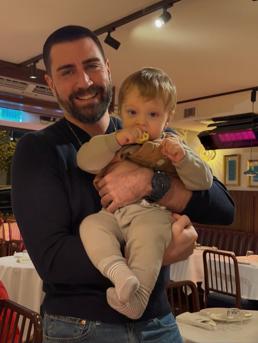 تشاغلار أرطغرل مع اطلس ابن الممثل جانسيل الشين و الممثلة زينب توشا بايات 😍🥹 #çağlarertuğrul #canselelcin #zeynebtuğçebayat <a href="/CaglarErtugrul/">Caglar Ertugrul</a> <a href="/ztugceb/">zeynep tugce bayat</a>