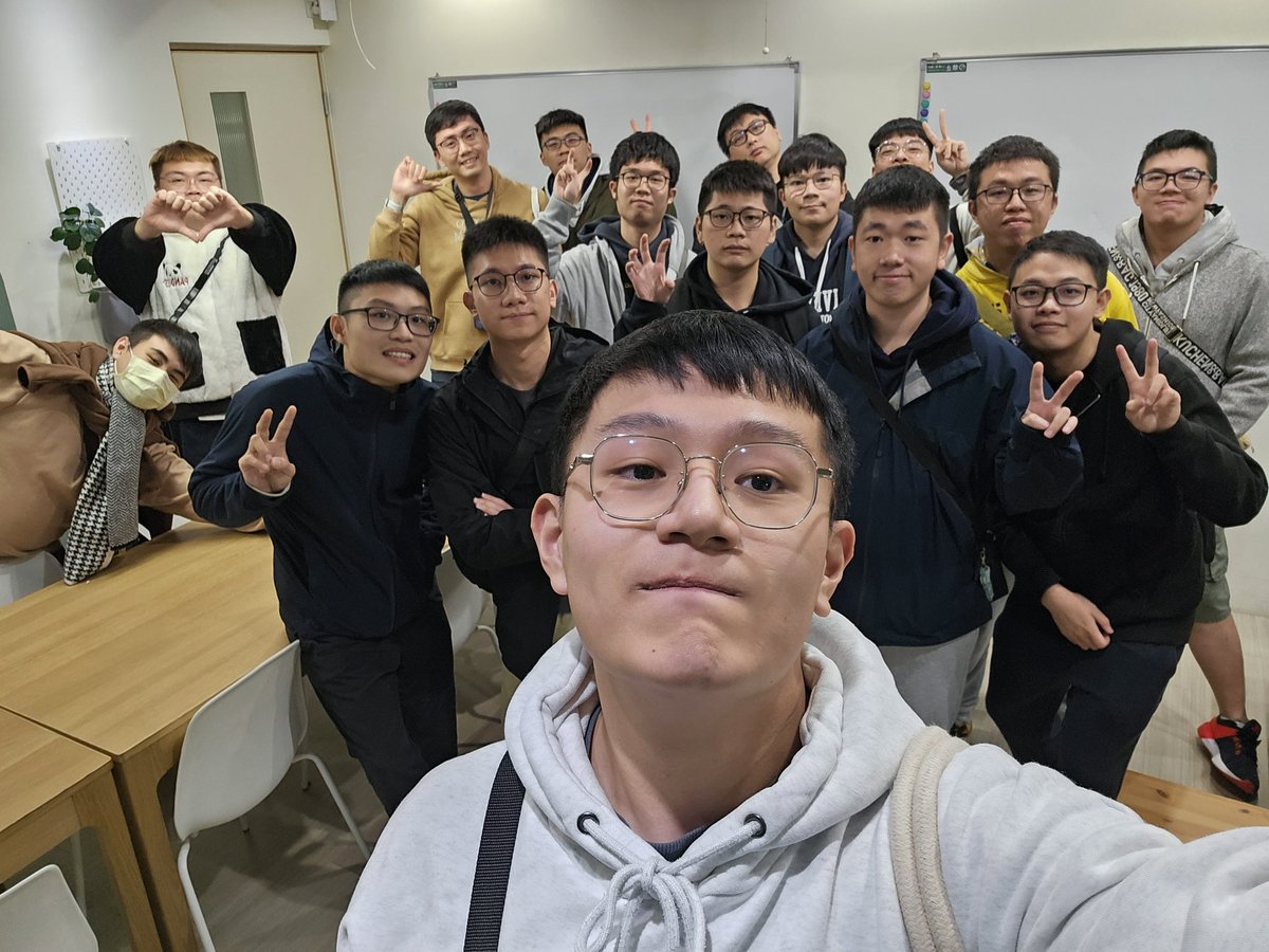 真的是可以定期開一個狼殺團了
今天大家都很在狀態上 我覺得很開心😍

而且很喜歡大家後來都融入遊戲後的發言
最喜歡我自己點所有人之後
轉頭對 <a href="/NTUST11001013/">小宏ʕ⁍̴̛ᴥ⁍̴̛ʔ</a> 說「阿你是什麼啊」
甚至說了三次
超級好笑