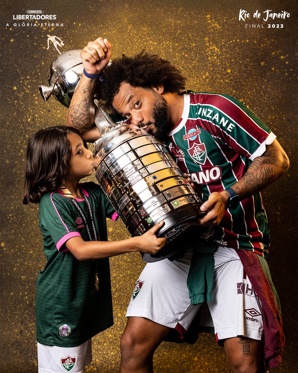 EhOFluzaoAJato's tweet photo. Às vezes não cai a ficha do que foi essa volta do Marcelo...

​Voltou pro time de coração depois de fazer história no Real Madrid e no mesmo ano conquista um Carioca humilhando um rival na final e a tão sonhada Copa Libertadores.

​Twelve é absurdo, ídolo demais! https://t.co/TU91I9Vby9