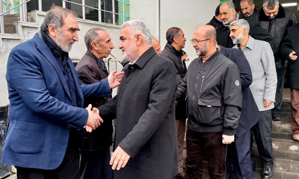 HurDavaPartisi's tweet image. Genel Başkanımız Zekeriya Yapıcıoğlu ve beraberindeki heyetimiz, amcası vefat eden Genel Sekreterimiz Mehmet Hüseyin Yılmaz’ın Diyarbakır’daki taziyesine katıldı.

Merhuma Allah’tan rahmet dileyen Genel Başkanımız, Yılmaz ailesine sabrı cemil temennisinde bulundu.