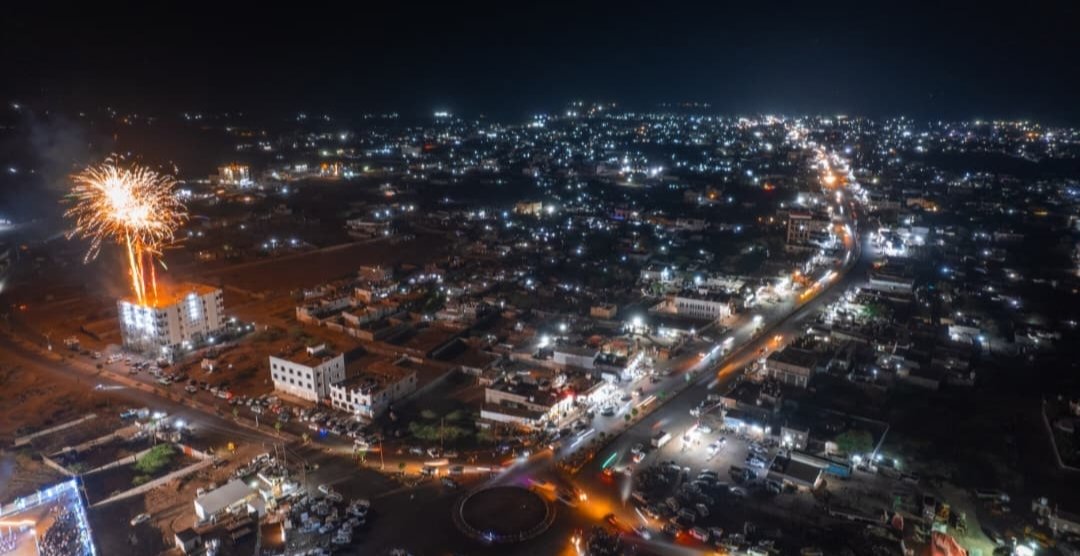 مدينة المخا ،،

مطار،
طرقات 
ميناء 
مباني عمرانية 

الرئيس رشاد العليمي رجل المرحلة 🇾🇪