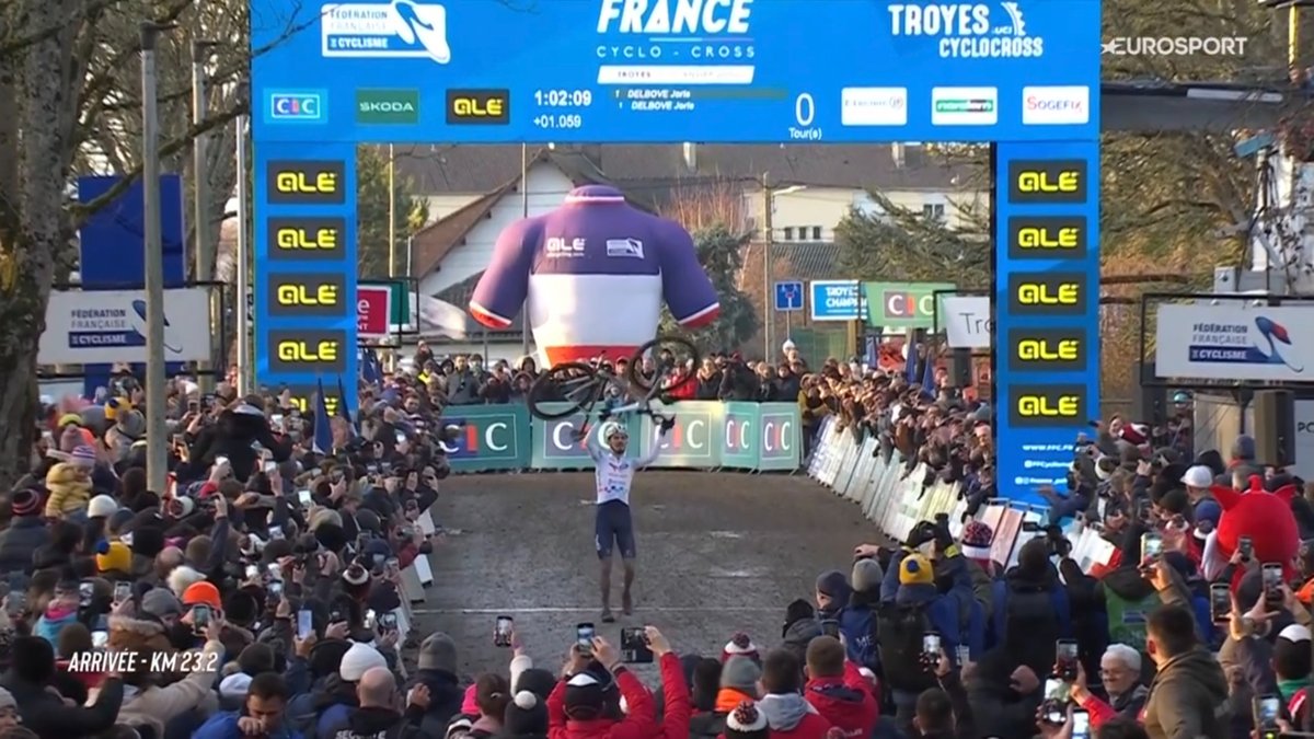 Joris Delbove est champion de France de cyclo-cross, à domicile !